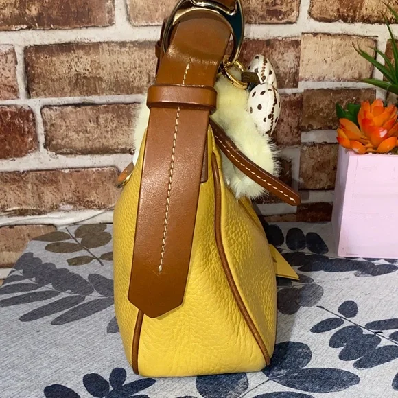 Dooney & Bourke Yellow Leather Shoulder Bag and Kick lock coin - Picture 5 of 13